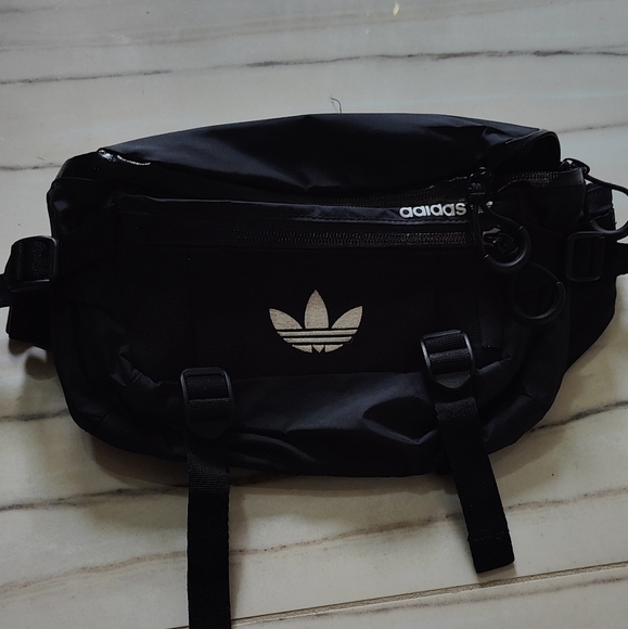 Adidas Unisex Black Large Size Fannypack - Picture 7 of 10